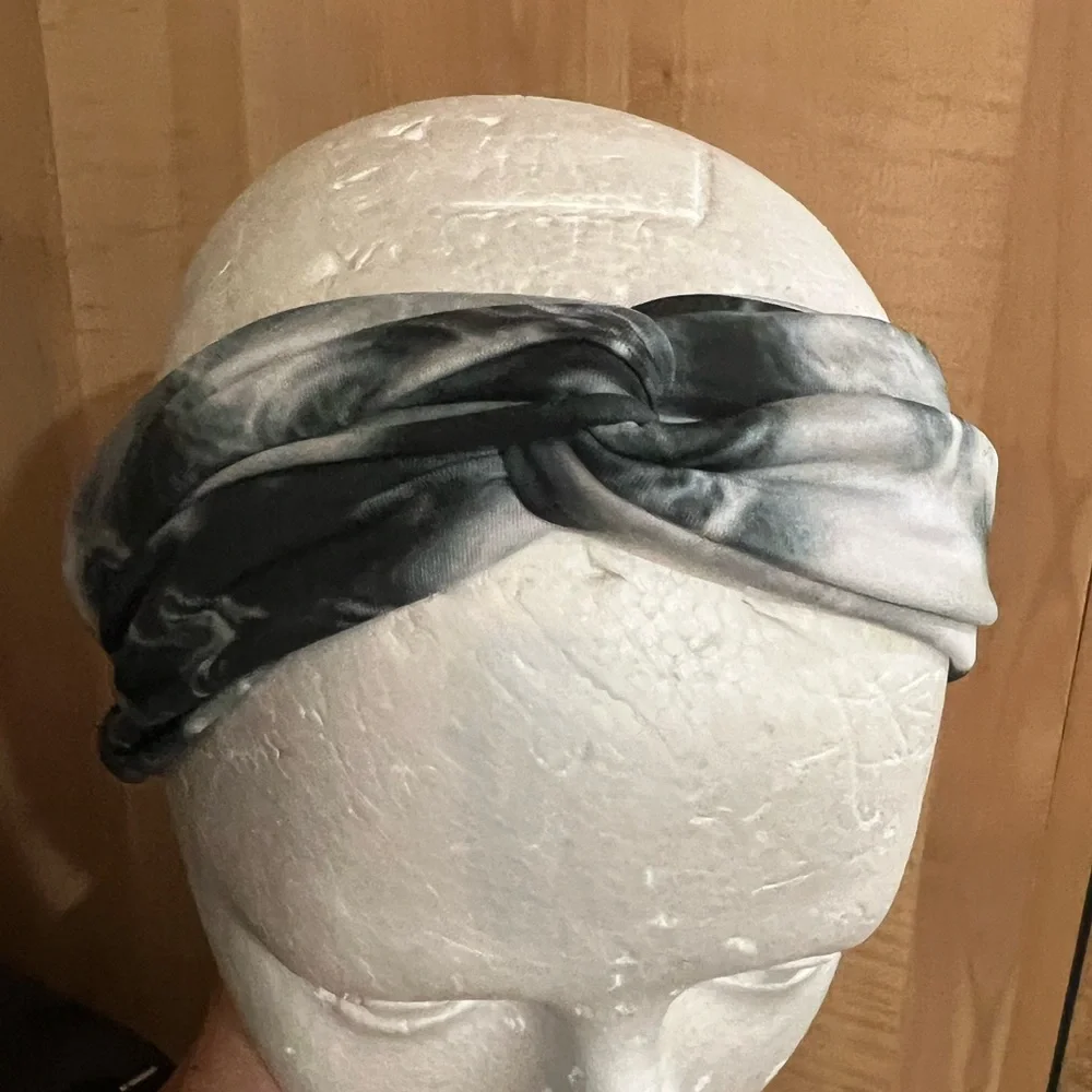 NWOT fila sport knot headband stretchy tie dye womens polyester spandex gray